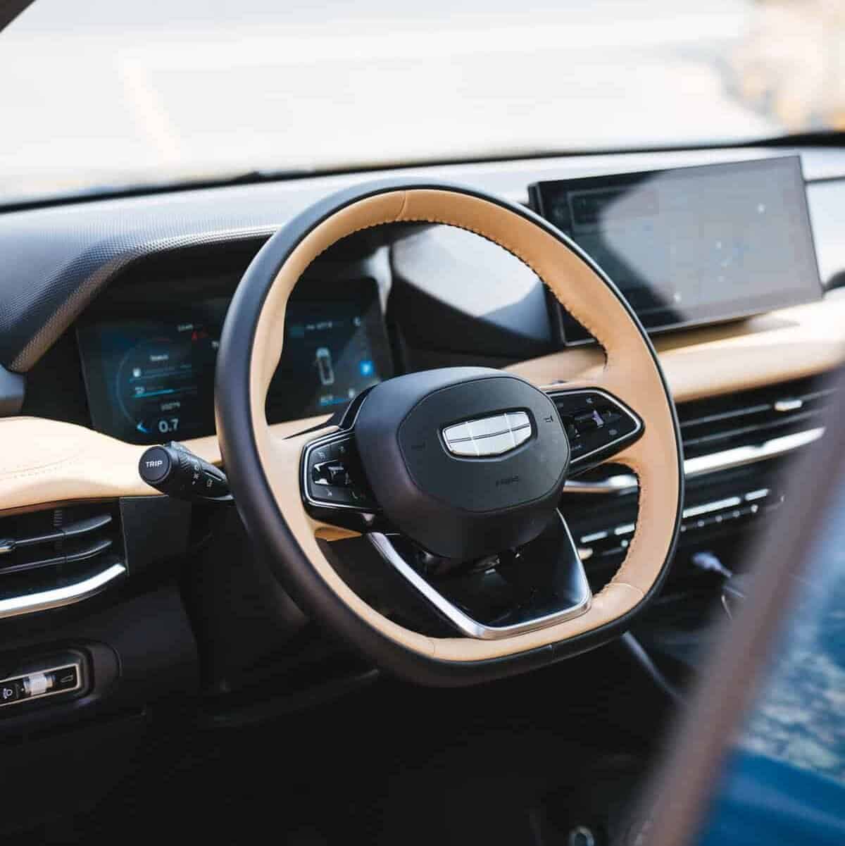 Financing a Car in the UAE: Bank Loans vs. Leasing 1 Financing a Car in the UAE